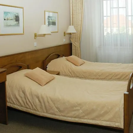 Restaurant Modra Hvezda Отель Dobrany (Plzen)